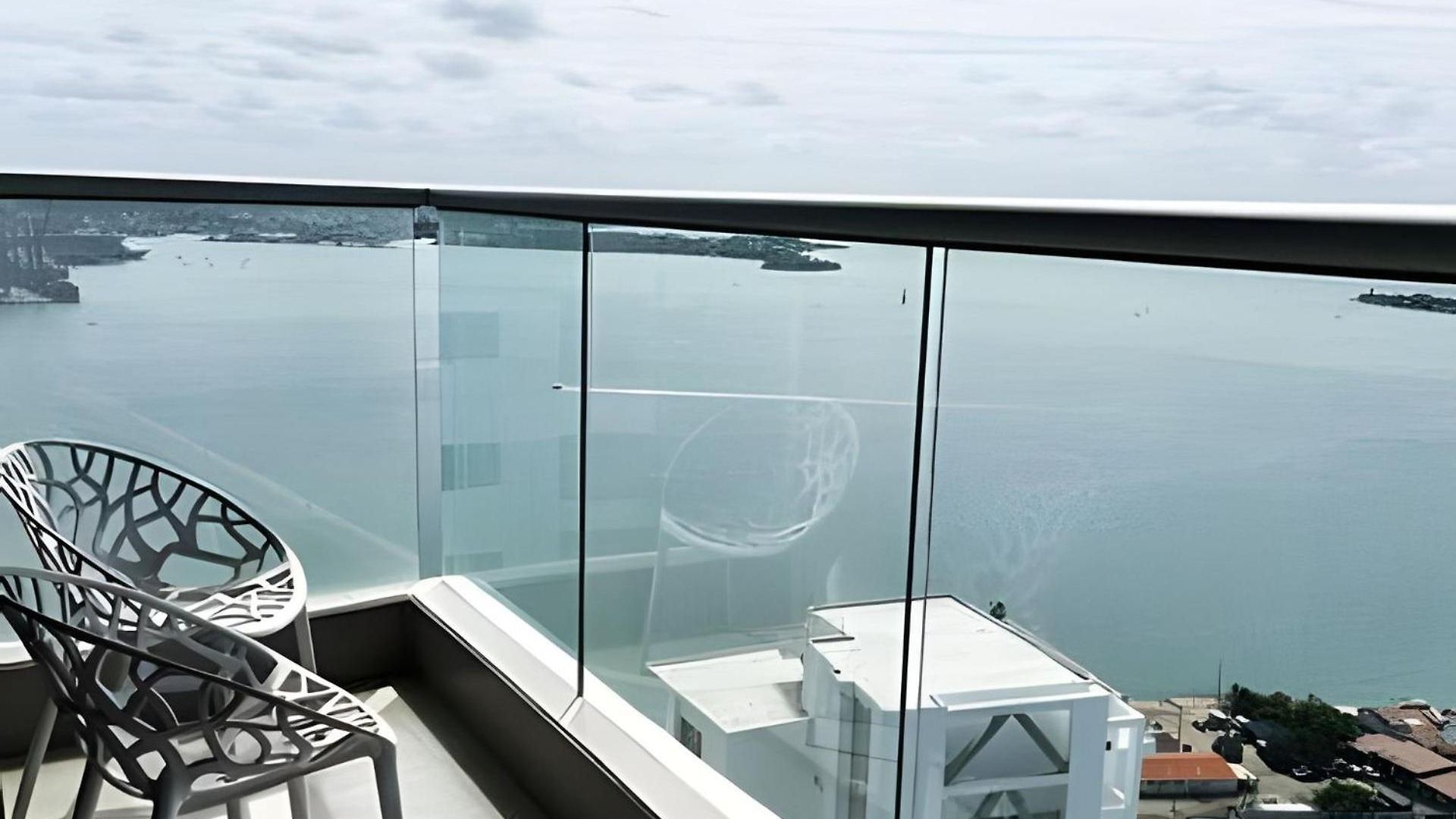 Ocean Majesty, Luxury Haven Close To Walled Apartamento *