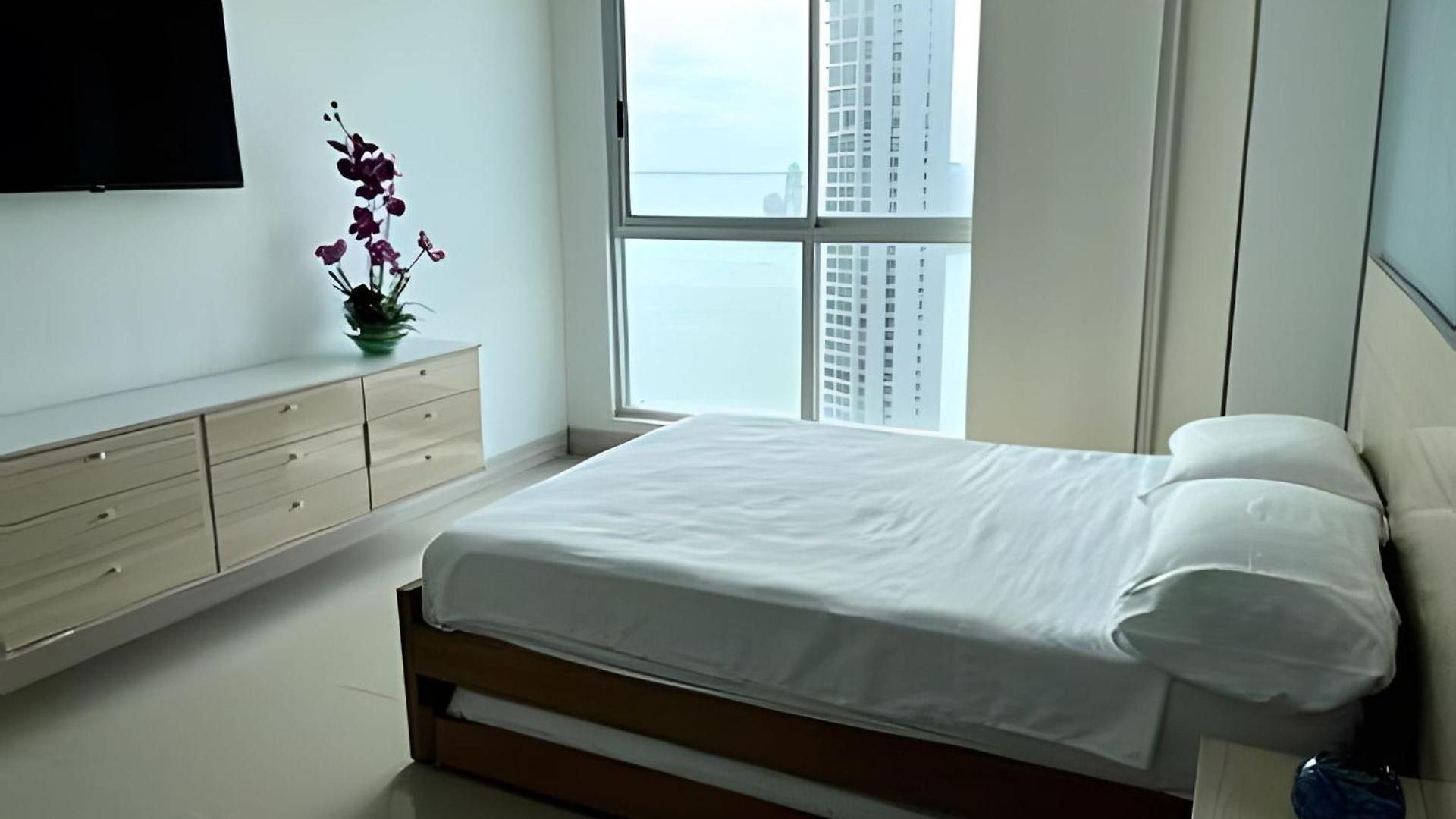 Ocean Majesty, Luxury Haven Close To Walled Apartamento