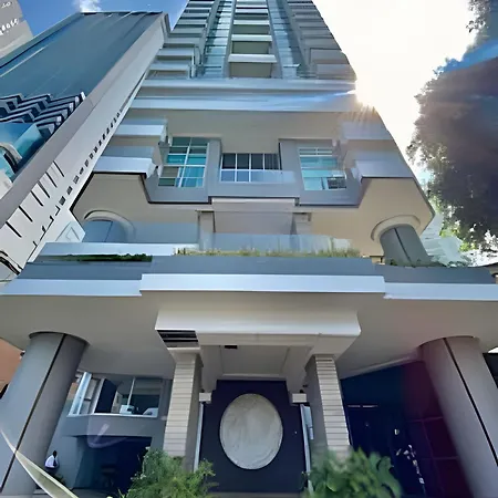 Ocean Majesty, Luxury Haven Close To Walled Apartamento *
