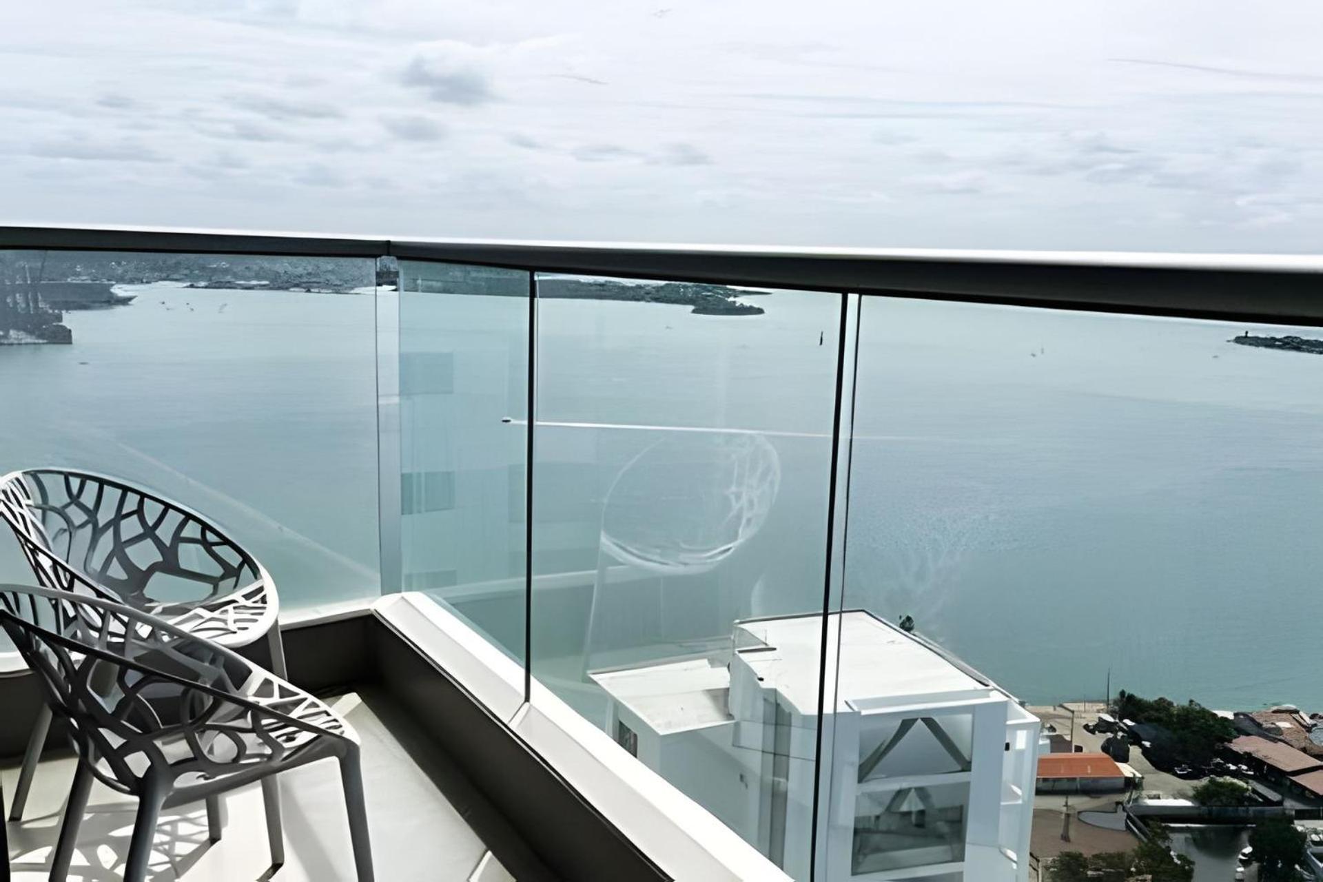 Ocean Majesty, Luxury Haven Close To Walled Apartamento *