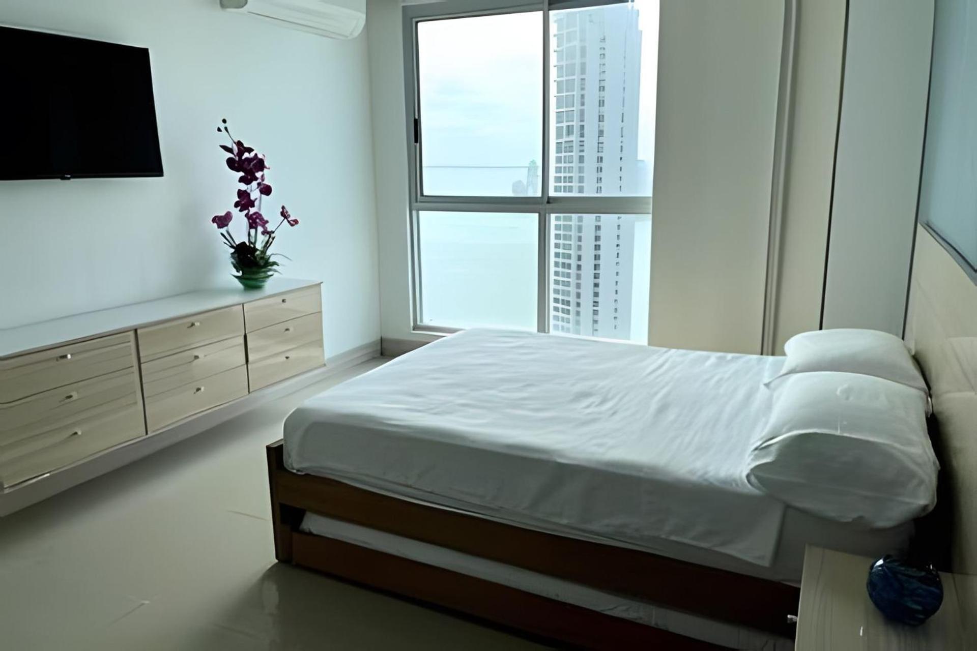 Ocean Majesty, Luxury Haven Close To Walled Apartamento